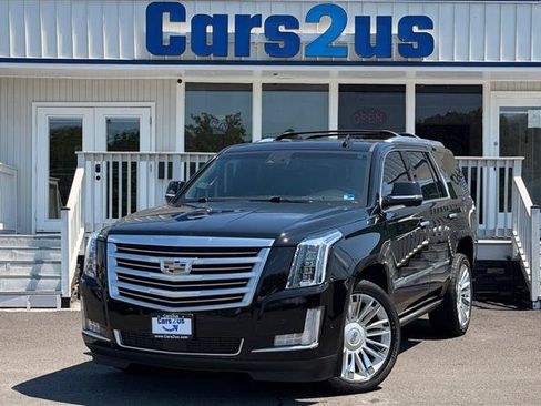 Used 2017 Cadillac Escalade Platinum AWD/4WD image 2