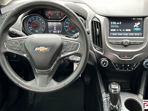 Used 2017 Chevrolet Cruze LT image 15