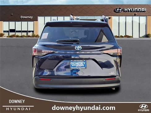 Used 2024 Toyota Sienna XLE image 5