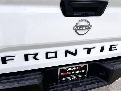 Used 2025 Nissan Frontier SV RWD image 28
