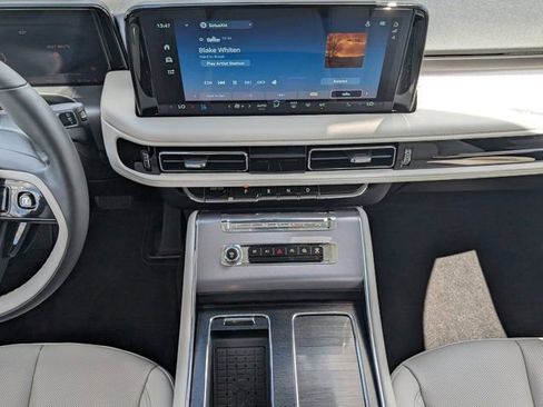New 2026 Lincoln Aviator AWD image 7