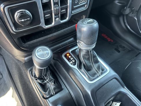Used 2018 Jeep Wrangler Unlimited Sahara AWD/4WD image 18
