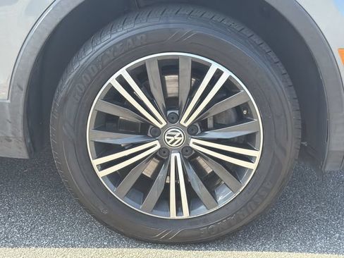 Used 2019 Volkswagen Tiguan SEL w/ 3rd Row Seat Package AWD/4WD image 14
