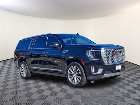 Used 2022 GMC Yukon XL Denali image 1