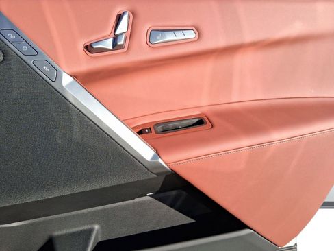 New 2026 BMW iX xDrive60 w/ M Sport Package image 31