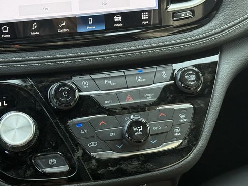 New 2026 Chrysler Pacifica Select image 14