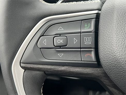 Used 2023 Jeep Grand Cherokee L Limited w/ Luxury Tech Group II image 23