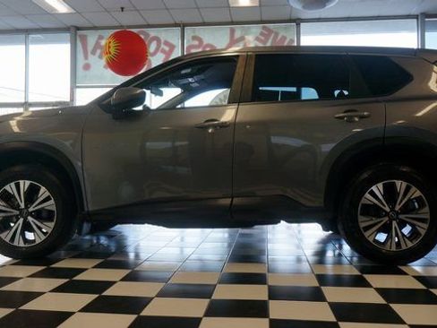 Used 2023 Nissan Rogue SV image 5