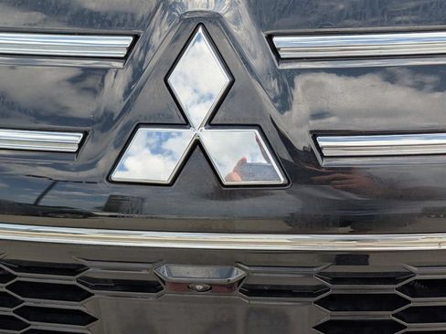 Used 2025 Mitsubishi Outlander SE FWD image 3
