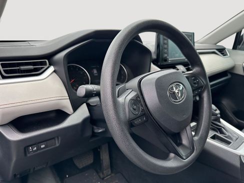 Certified 2022 Toyota RAV4 XLE FWD image 11