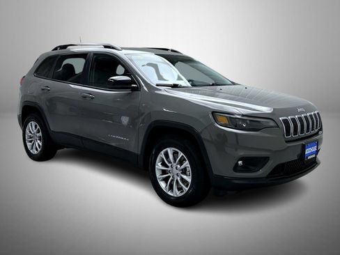 Used 2022 Jeep Cherokee Latitude Lux AWD/4WD image 3