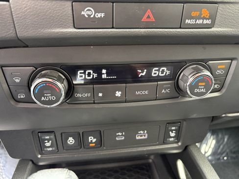 Used 2023 Nissan Frontier SV w/ SV Convenience Package AWD/4WD image 32