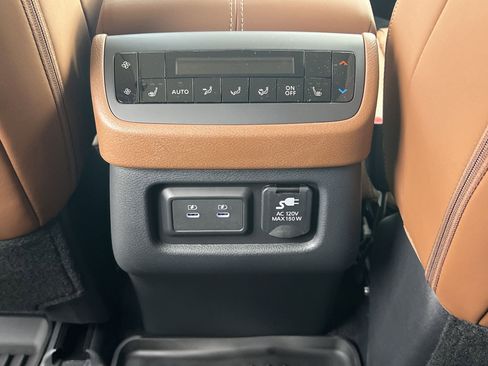 New 2026 Nissan Pathfinder Platinum FWD image 20