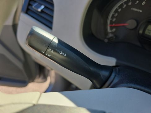 Used 2011 Toyota Sienna LE image 21