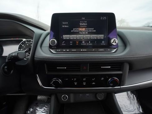 Used 2023 Nissan Rogue S image 59