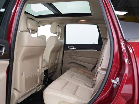 Used 2015 Jeep Grand Cherokee Limited w/ Luxury Group II AWD/4WD image 18