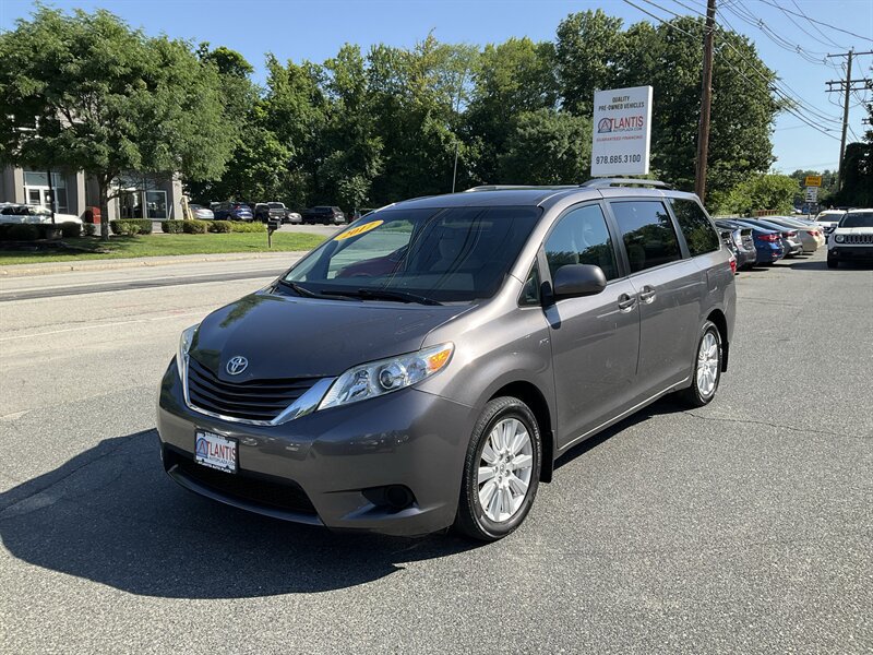 Used 2017 Toyota Sienna LE AWD/4WD image 1