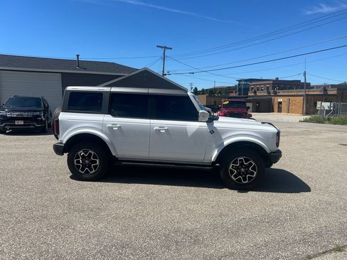 Used 2024 Ford Bronco Outer Banks AWD/4WD image 5
