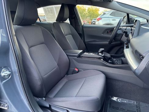 Used 2025 Toyota Prius LE image 34