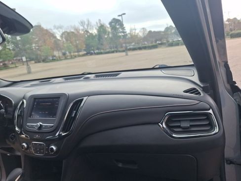 Certified 2024 Chevrolet Equinox RS image 30