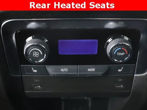 Used 2025 Chevrolet Suburban High Country image 30