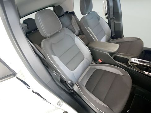 Used 2024 Chevrolet TrailBlazer LT w/ LT Cold Weather Package FWD image 18