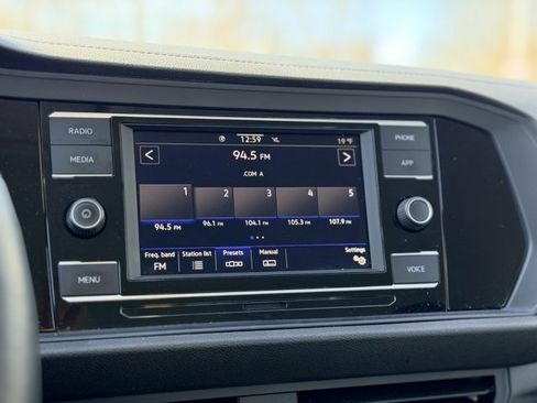 Used 2024 Volkswagen Jetta SE image 12