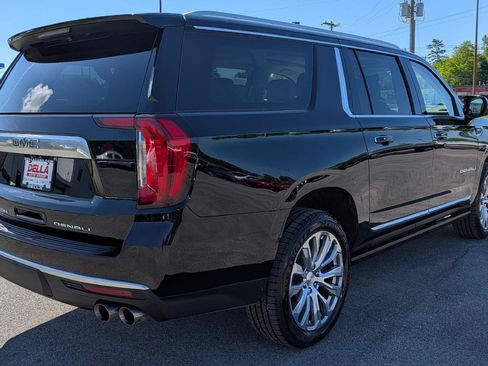 Used 2023 GMC Yukon XL Denali AWD/4WD image 8