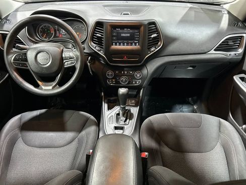 Used 2019 Jeep Cherokee Latitude w/ Popular Appearance Group image 10