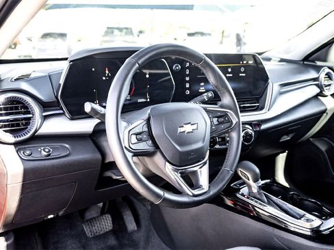 Used 2025 Chevrolet Trax LT w/ Driver Confidence Package image 15