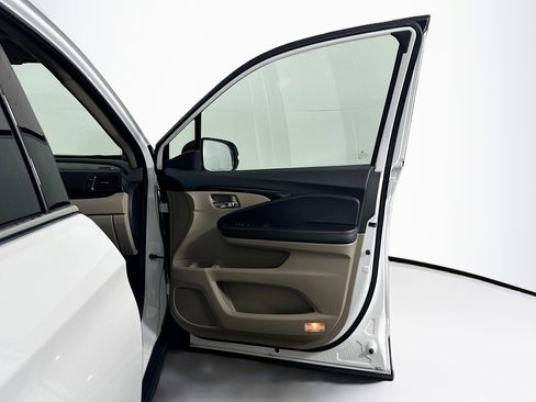 Used 2022 Honda Pilot Touring image 35