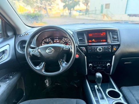 Used 2016 Nissan Pathfinder S AWD/4WD image 10