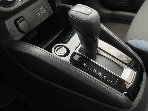 Used 2025 Nissan Versa SV image 33