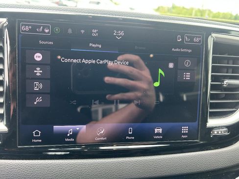 Used 2025 Chrysler Pacifica Select FWD image 12