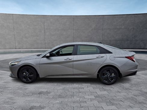 Used 2023 Hyundai Elantra SEL image 4