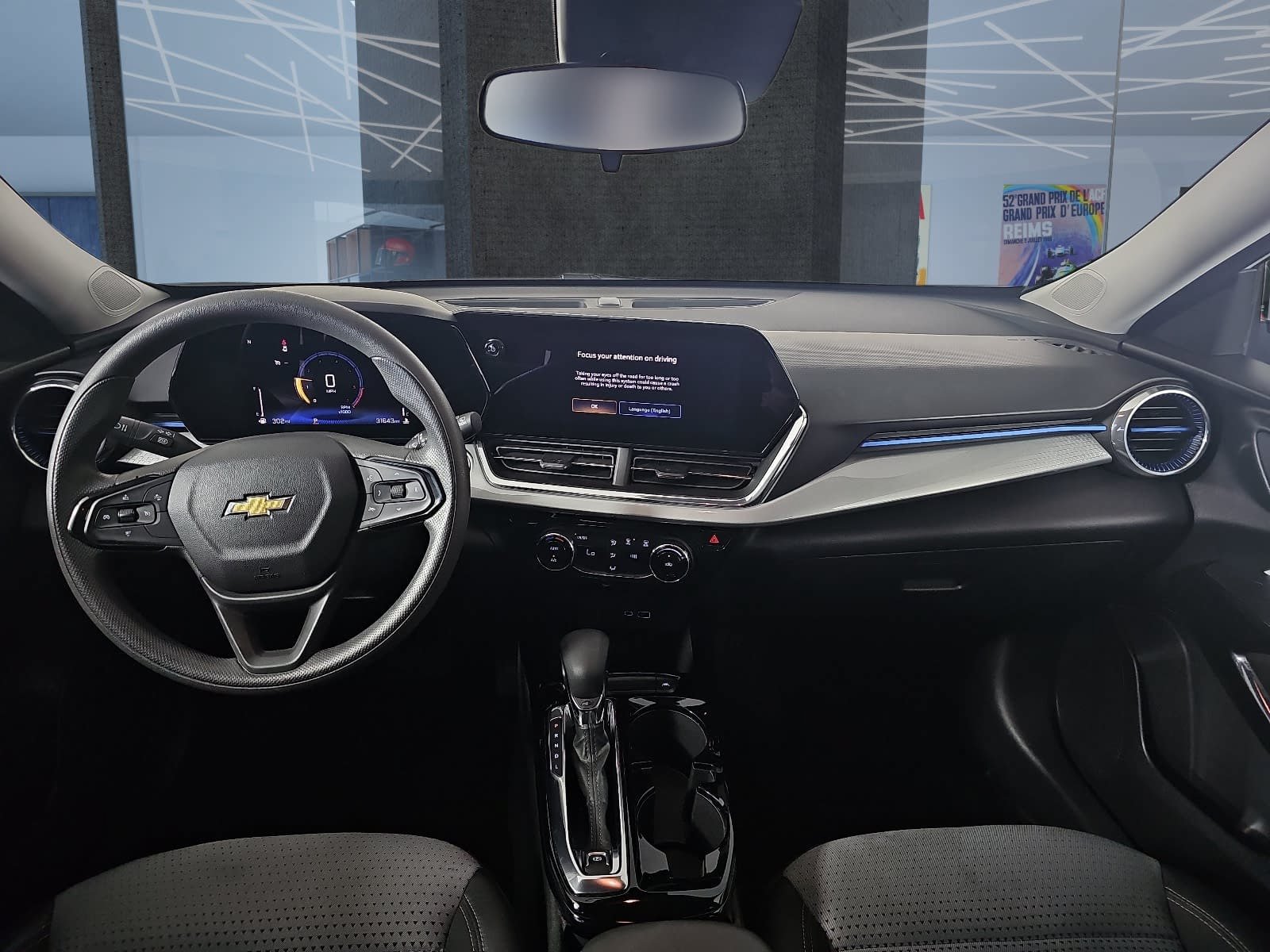 Used 2025 Chevrolet Trax LT FWD image 9