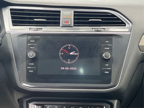 Used 2020 Volkswagen Tiguan SE image 14