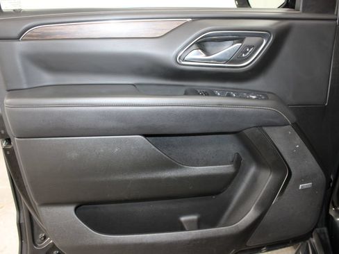 Used 2024 Chevrolet Suburban Premier AWD/4WD image 19