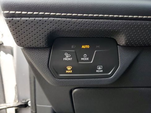 Used 2024 Volkswagen Atlas Cross Sport SE AWD/4WD image 16