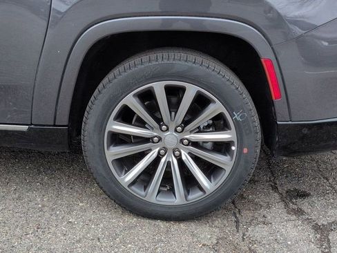 Used 2023 Jeep Grand Wagoneer L 4WD image 10