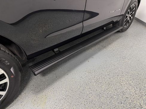 Used 2025 Ford Expedition Platinum image 34