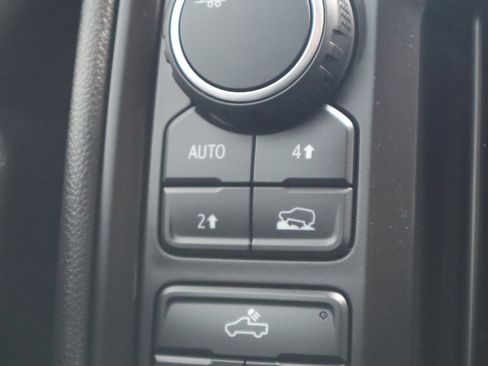 Used 2020 Chevrolet Silverado 1500 Custom w/ Custom Value Package image 23