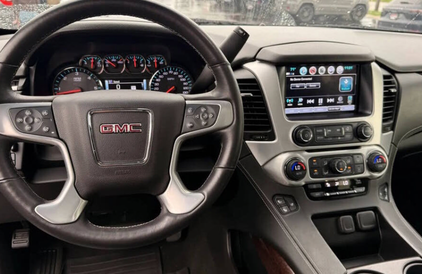 Used 2015 GMC Yukon Denali w/ Premium Package AWD/4WD image 10