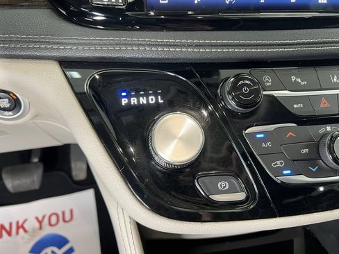 Used 2023 Chrysler Pacifica Limited image 13