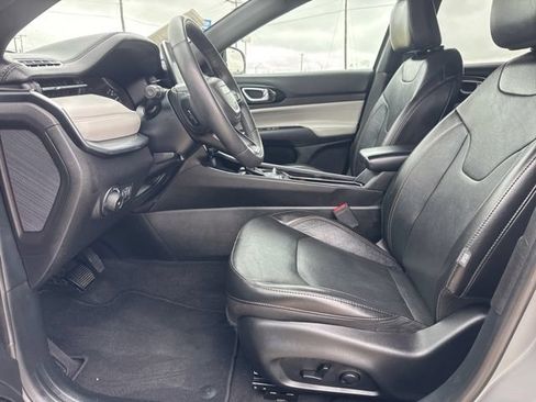 Used 2023 Jeep Compass Limited AWD/4WD image 2