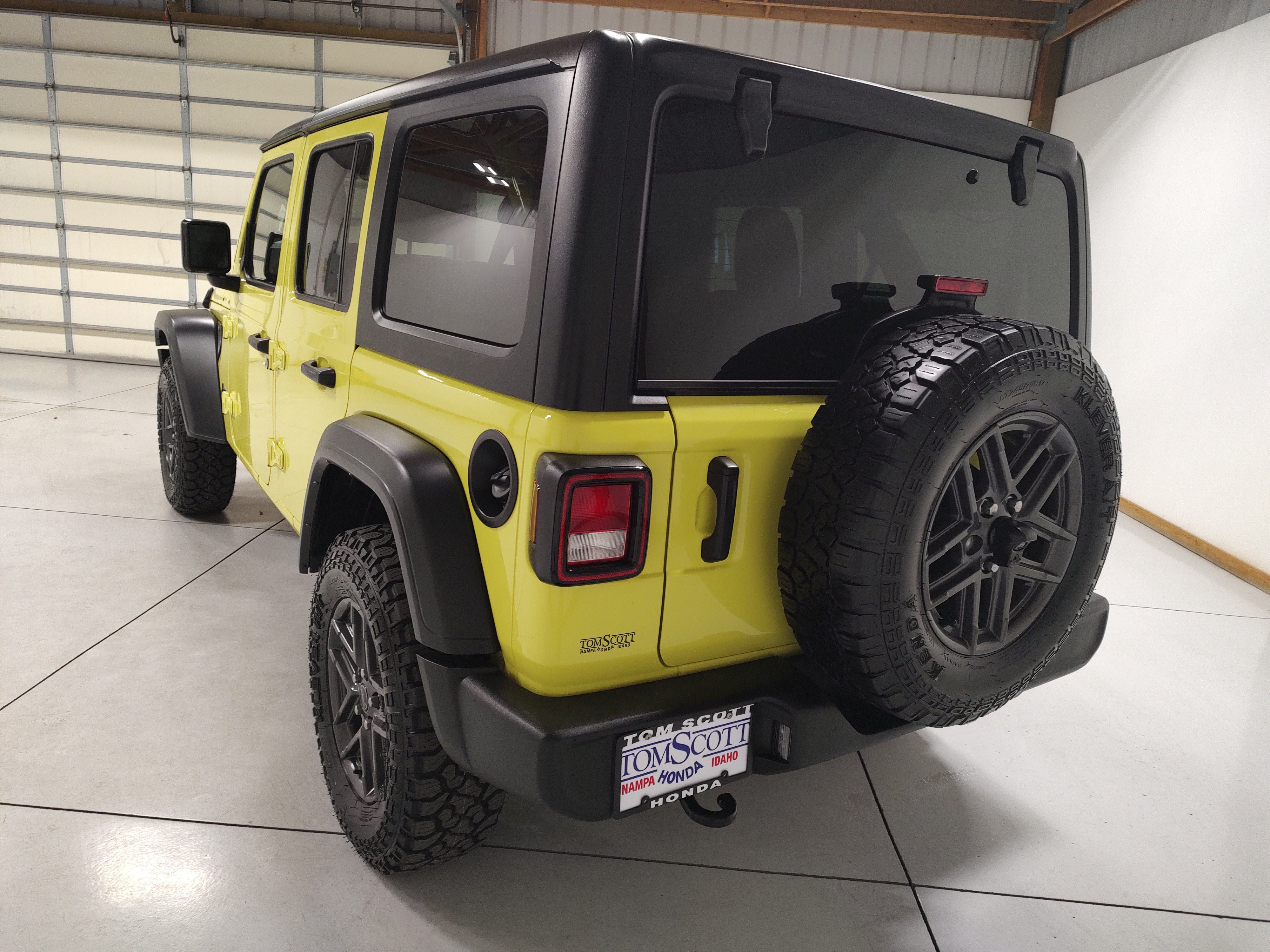 Used 2024 Jeep Wrangler Unlimited Sport AWD/4WD image 12