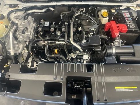 Used 2025 Nissan Kicks SR FWD image 21
