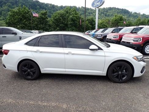 Used 2024 Volkswagen Jetta SE w/ Panoramic Sunroof Package FWD image 7