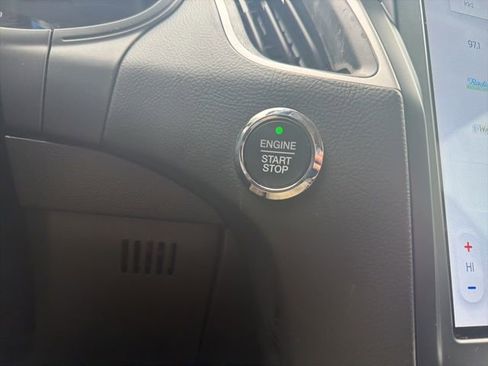 Used 2023 Ford Edge SEL image 38