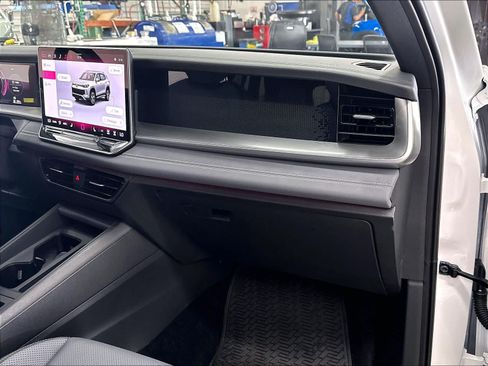 Certified 2026 Volkswagen Tiguan SE R-Line FWD image 27